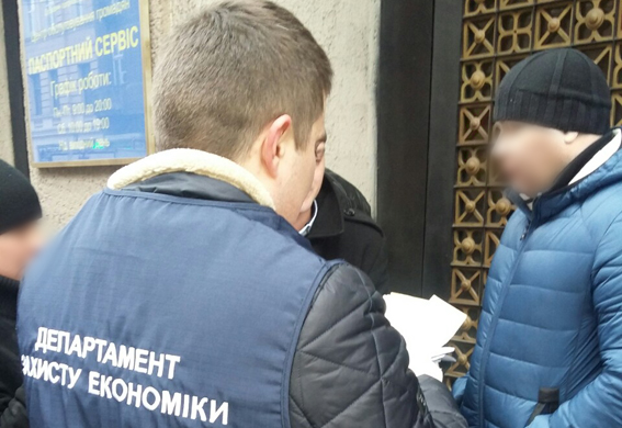 Чиновник львовской Госпродпотребслужбы шантажировал владельца автосервиса