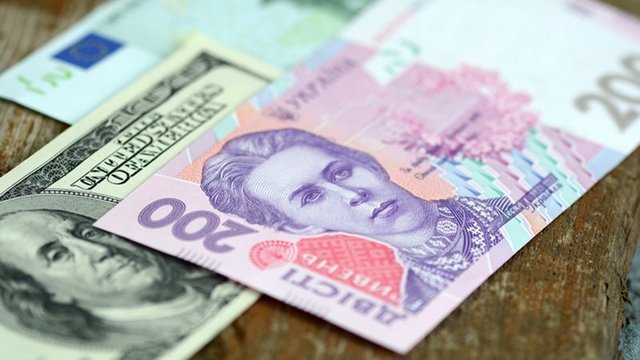 Курс доллара поднимется до 30 грн из-за блокады Донбасса - Кабмин