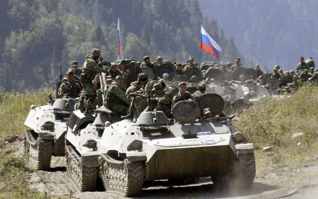 Опасный период: зачем Россия стягивает войска к границам Украины