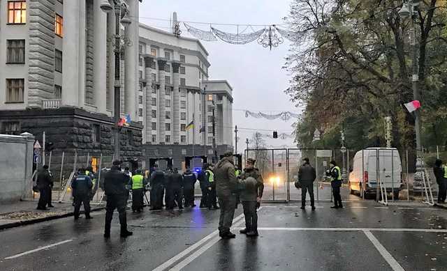 В центр Киева переброшены тысячи военных и полицейских: все подступы блокированы
