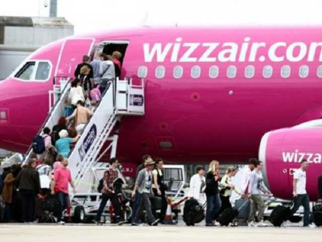 Ryanair  Wizz Air      :    
