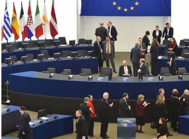 Зеленський і Макрон прибули в Брюссель на саміт ЄС: президент України виступить із зверненням
