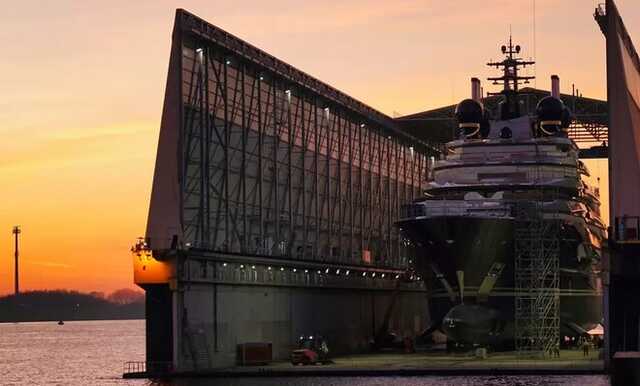У Німеччині спустили на воду нову яхту Ахметова за 500 мільйонів доларів