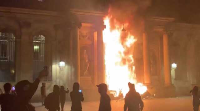 Протестуючі французи підпалили мерію Бордо