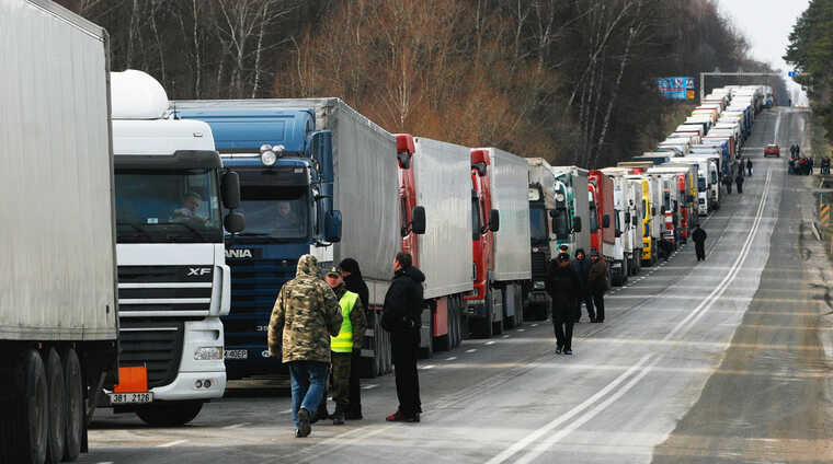 На кордоні з Польщею у черзі понад 4000 вантажівок, — Держприкордонслужба