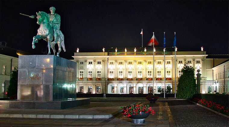 Засуджені до ув’язнення екскерівники МВС Польщі переховуються у Президентському палаці