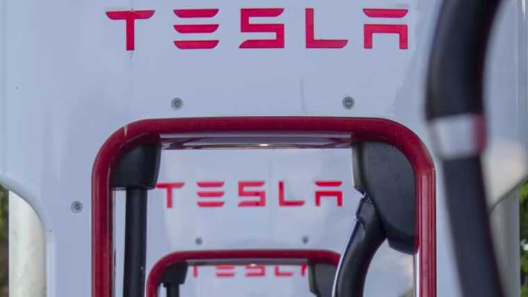 Tesla зупиняє виробництво в Берліні через атаки у Червоному морі: геополітична нестабільність впливає на виробництво електрокарів