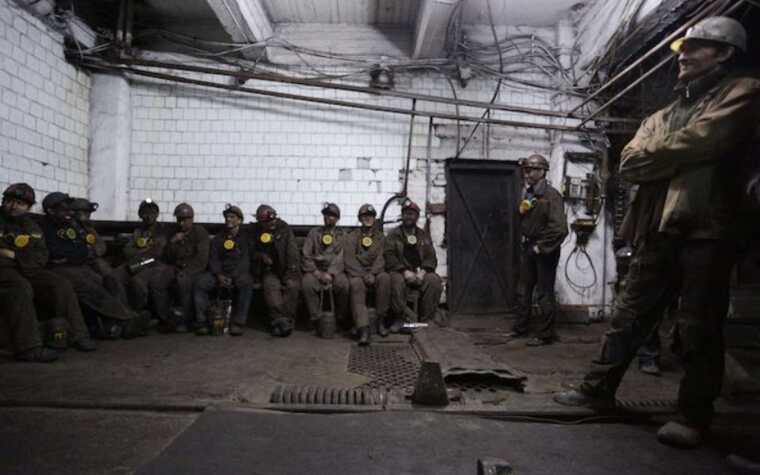 У Донецькій області продовжують працювати 20 тисяч шахтарів, – ОВА
