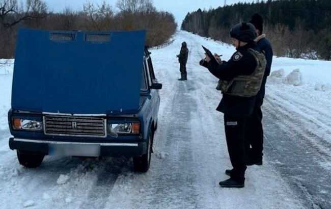 Окупанти обстріляли цивільний автомобіль на кордоні Чернігівської області