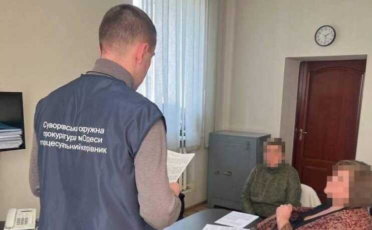 В Одесі на хабарі від ухилянта затримали завідуючу поліклініки