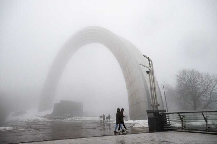 Київ накрив густий туман: видимість місцями менше 100 метрів