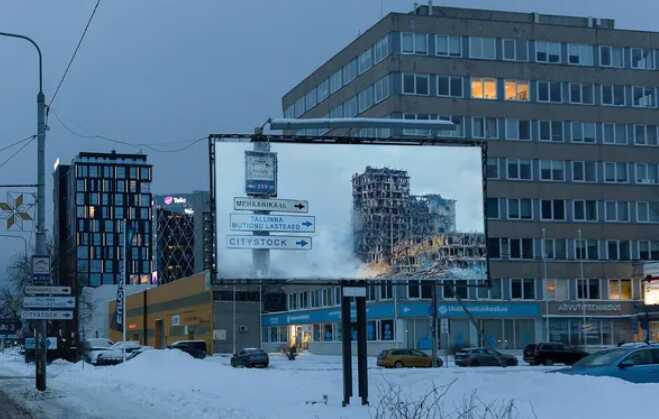 У Естонії з’явились білборди зі «знищеними» будівлями у районах, де мешкають росіяни