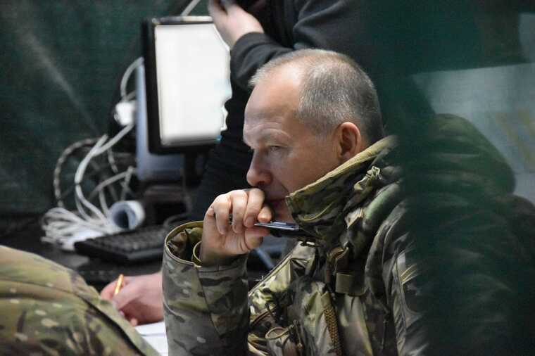 Сирський на Донбасі: головна задача — утримати позиції і відновити втрачене положення