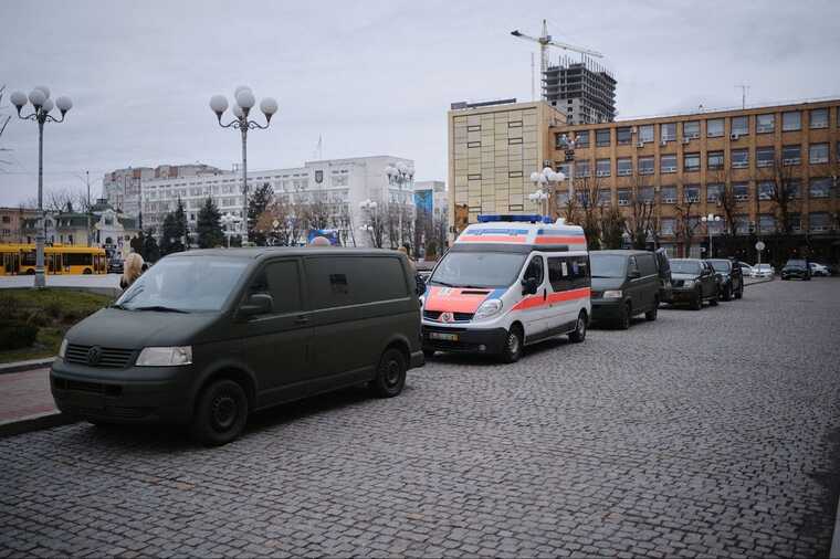 У Черкасах чиновники похвасталися нібито скинулися та відправили мікроавтобус на фронт: насправді його безкоштовно передали українці з Норвегії