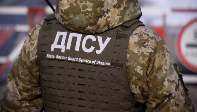 ДПСУ розпочала перевіряти чоловіків під час виїзду з України через реєстр 