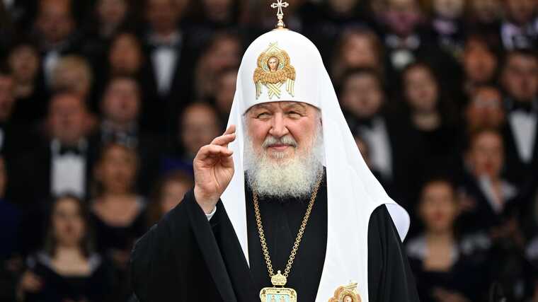 Патріарх Кирило закликав роздати мігрантам у РФ паспорти й кинути їх на фронт