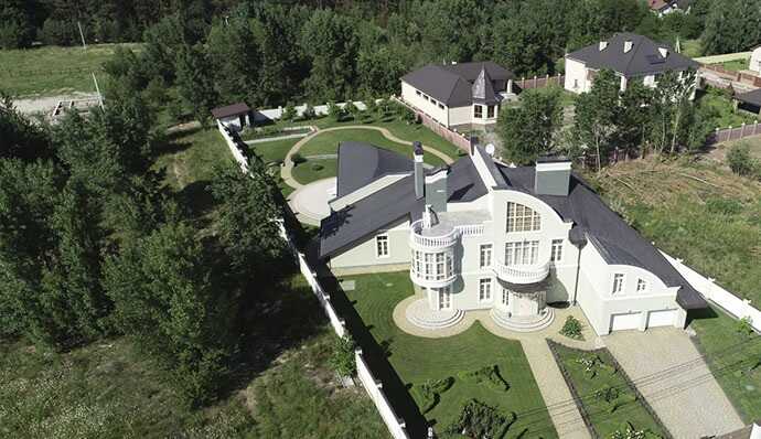 Київський суддя Сергій Ковтун задекларував велику кількість нерухомості та заміський маєток