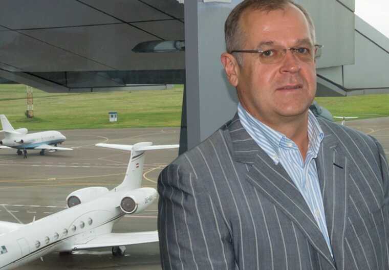 Чому посадовець Костржевський залишив аеропорт за 9 днів до початку війни у 2022 році, а керування бізнесом ввірив Олегу Закорчемному?