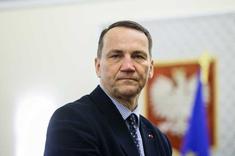 Міністр закордонних справ Польщі Сікорський підтвердив, що західні військові перебувають в Україні