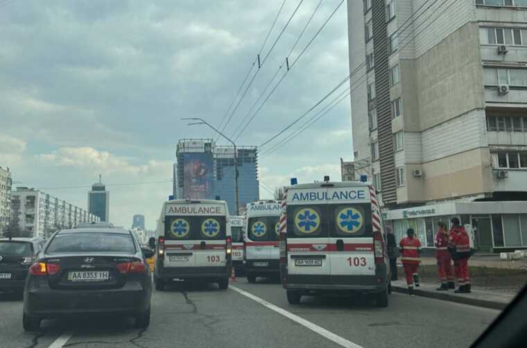 ДТП у Києві: зіштовхнулись два легковики та маршрутне таксі