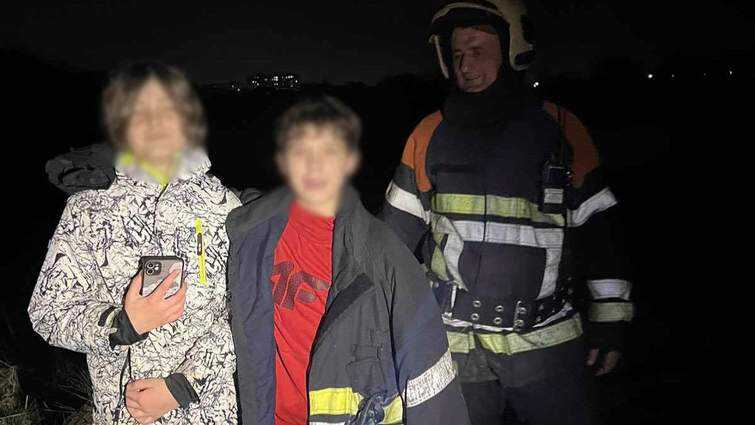 На Львівщині рятувальники знайшли двох дітей, які заблукали в болотах