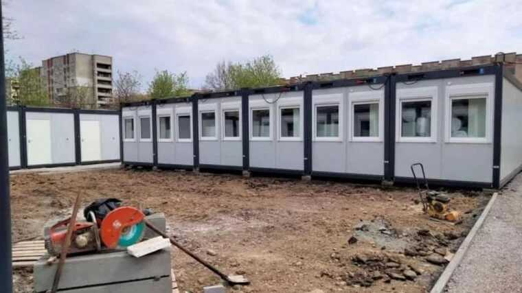 У Святогірську ООН встановлює мобільні будинки для українців, які втратили житло