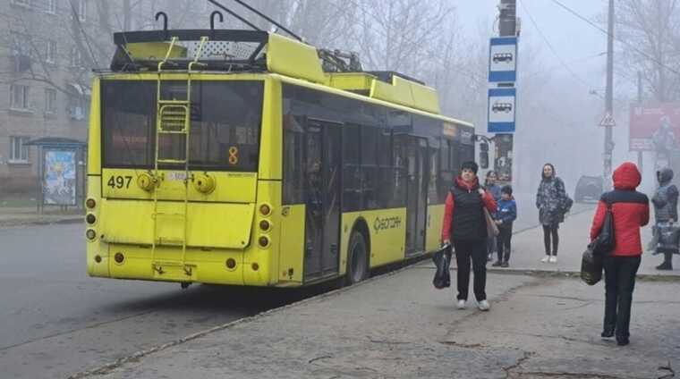 Через ворожу атаку у Херсоні зупинилися тролейбуси