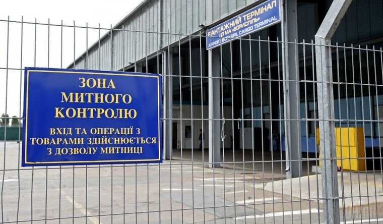 САП вимагає конфіскувати 8,6 мільйона гривень у київського митника