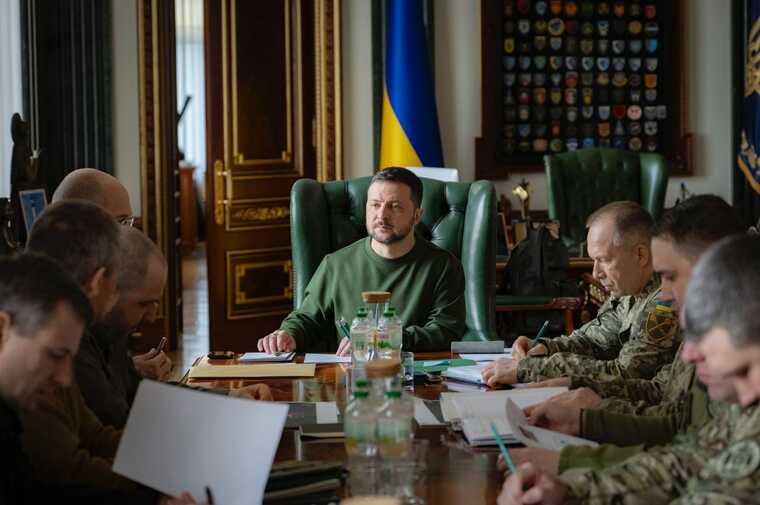 Зеленський провів засідання військових та чиновників з виробництва дронів в Україні