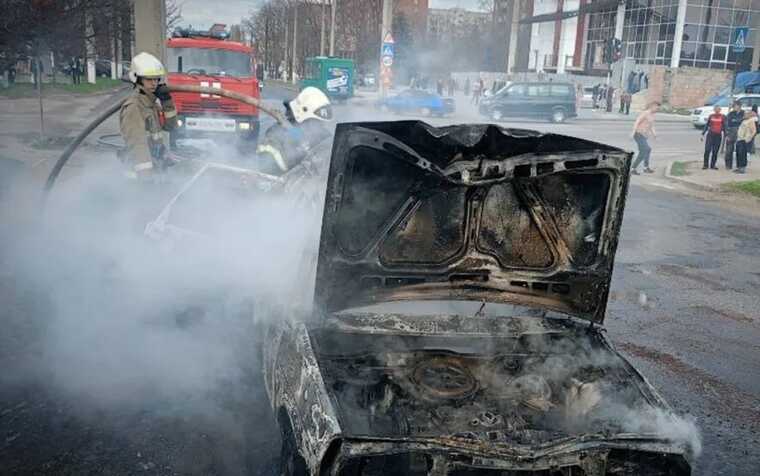 В окупованому Луганську вибухнув автомобіль
