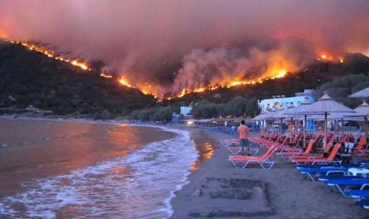 На грецькому острові Крит вирує лісова пожежа