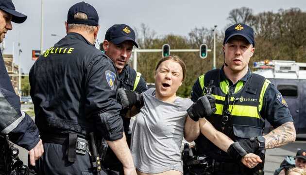 В Гаазі під час акції протесту затримали Грету Тунберг