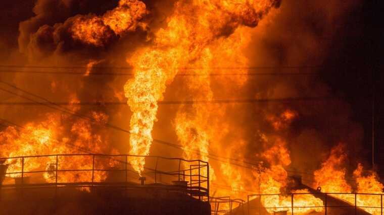 У Мексиці на нафтовій платформі сталася пожежа: є постраждалі