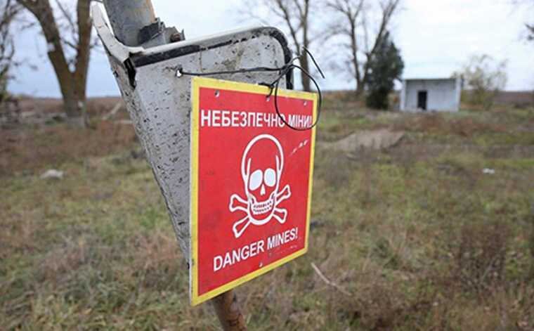 Цивільні українці втрачають життя та кінцівки через російські міни, – CBS