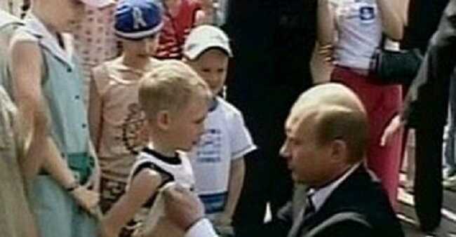 ЗМІ розповіли, як склалася доля хлопчика, якого Путін поцілував у живіт