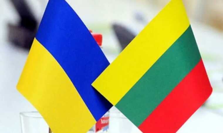 Зеленський прибув до Литви для участі в саміті Триморʼя
