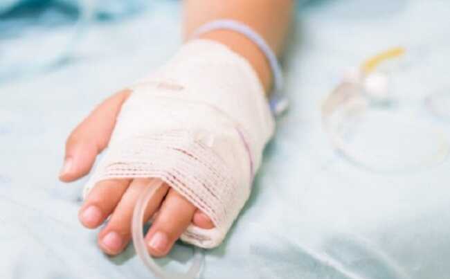 У лікарні Дніпра помер 6-річний хлопчик, який з’їв полуницю: шок та поліорганна недостатність