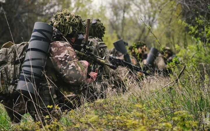 Ситуація на фронті: ворог кинув головні сили на Донбас, на трьох напрямках ЗСУ відбили 50 атак армії РФ