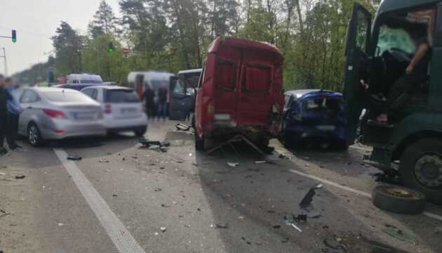 ДТП на Брест-Литовському шосе: кількість постраждалих зросла до 8