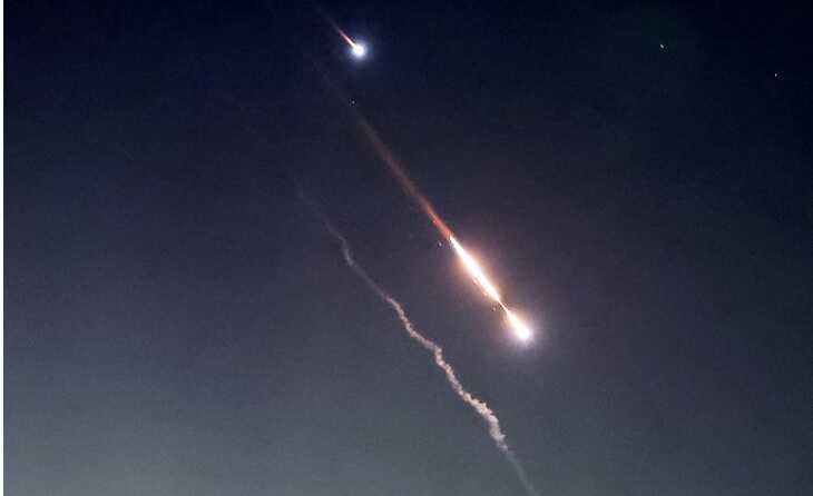 ЗМІ публікують відео, на якому НЛО трикутної форми перехоплює ракети над північним Ізраїлем під час удару Ірану