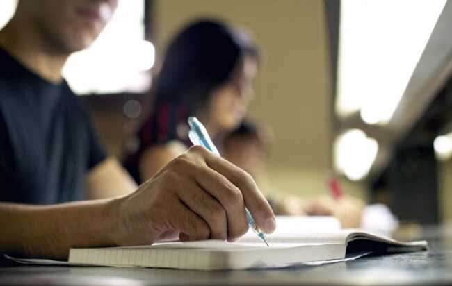 Експерти пояснили, чи мають право студенти-ВПО на продовження виплат