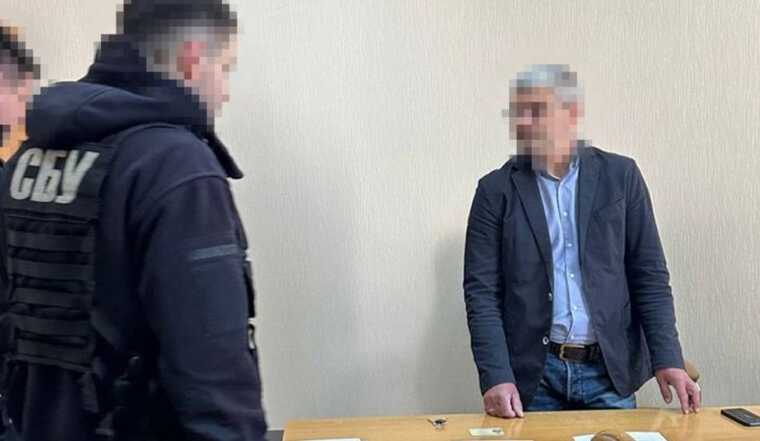 У Рівному на хабарі затримали заступника начальника обласної митниці