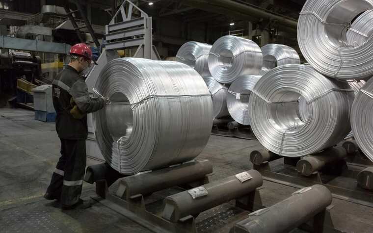 Bloomberg: Ціни на алюміній рекордно злетіли після запровадження західних санкцій на його постачання із РФ