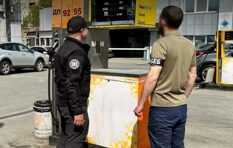 У Києві на АЗС українцям замість бензину та дизеля заливали 