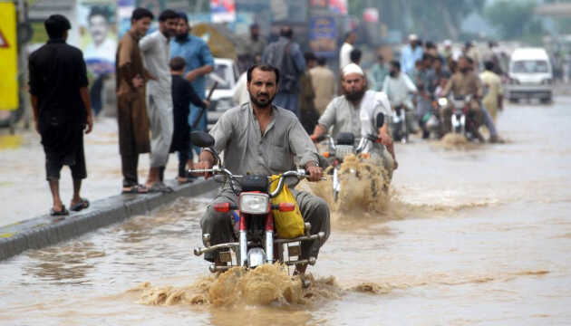 У Пакистані внаслідок ударів блискавки і злив загинули понад 40 людей