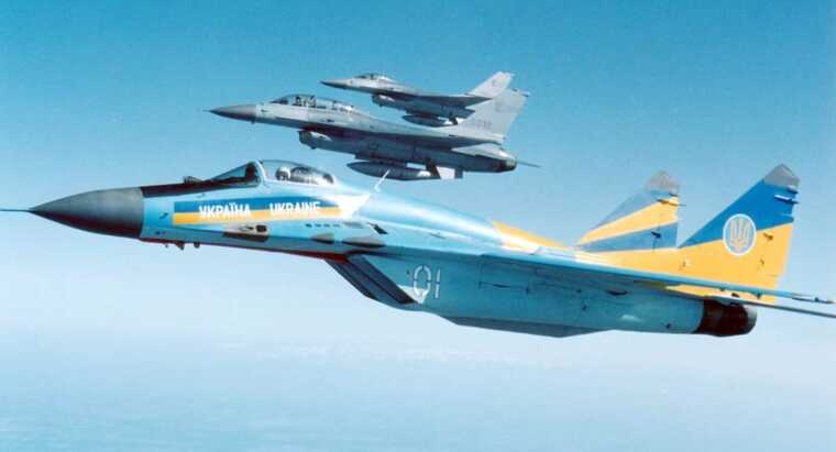 Прем’єр Греції відповів на чутки про передачу Українї літаків F-16