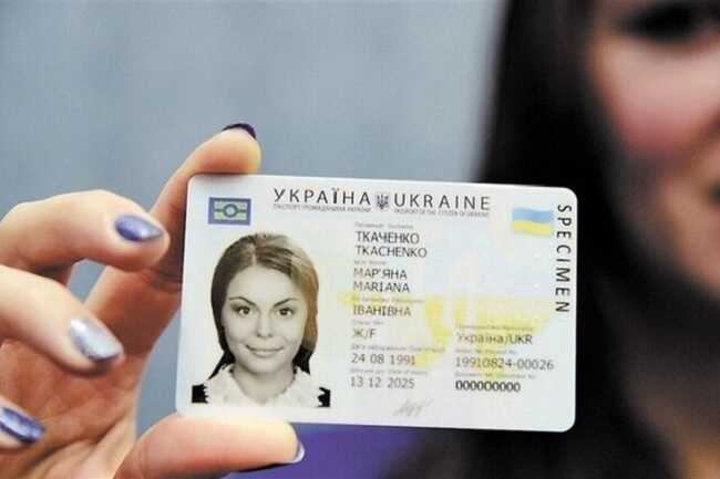 Українцям призупинили обмін та продовження прав водія за кордоном