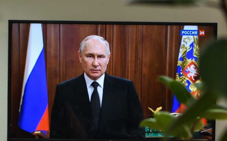 Унаслідок атаки РФ на супутник на Дніпропетровщині кілька годин по всіх каналах показували Путіна