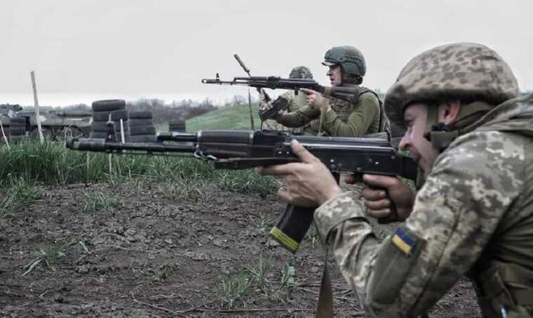 Мета України — протриматися в бою ще півроку – військовий аналітик