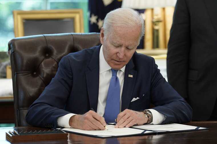 Президент Байден висловив готовність підписати схвалені Конгресом законопроєкти допомоги для України, Ізраїлю та Тайваню